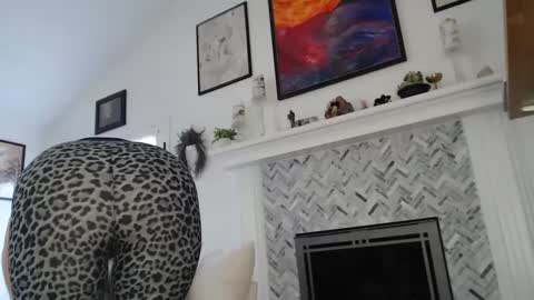 Aurora Willows online show from September 2025 08:58:02 PM