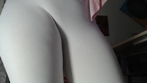 Aurora Willows online show from April 2026 03:45:01 AM