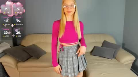 Kira online show from November 2025 04:56:01 AM