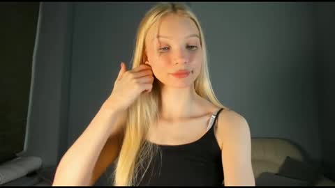 Kira online show from December 2025 04:55:01 AM