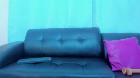 Snapshot of 19vanee chatting on February 2025 01:47:02 AM stef read my description online show from February 2025 01:47:02 AM