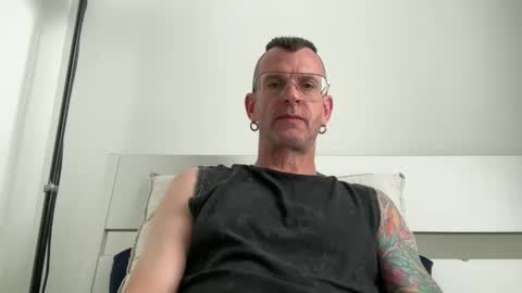 Snapshot of 1_hot_minute chatting on May 2026 07:27:01 AM J online show from May 2026 07:27:01 AM