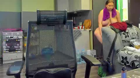 1LINDSEY1 online show from October 2025 01:53:01 PM