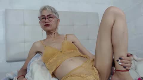 Snapshot of 1miss_monserrate chatting on March 2025 04:07:02 PM Miss Monserrate online show from March 2025 04:07:02 PM