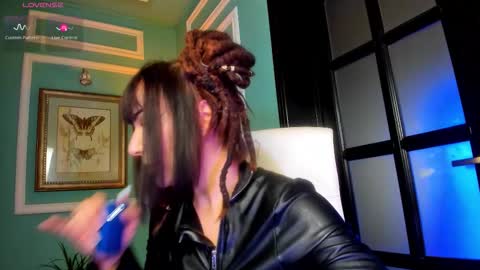 Moona  online show from October 2025 01:28:02 PM