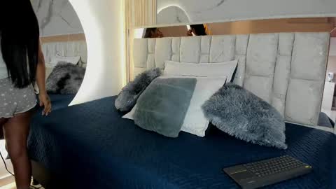 Snapshot of 1naughty_milf chatting on May 2026 01:06:01 PM Luisa online show from May 2026 01:06:01 PM