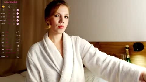 VICTORIA online show from September 2025 01:06:02 AM