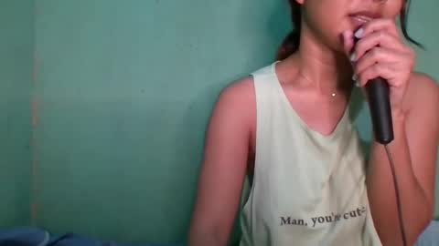 Snapshot of 1smile4u chatting on December 2024 10:33:02 AM 1smile4u online show from December 2024 10:33:02 AM