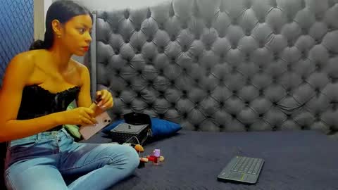 1Threestar online show from March 2025 12:34:01 PM