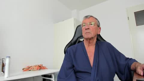 Snapshot of 200gentleman chatting on May 2026 12:22:02 PM Henk online show from May 2026 12:22:02 PM