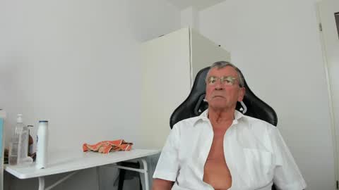 Snapshot of 200gentleman chatting on May 2026 01:18:01 PM Henk online show from May 2026 01:18:01 PM