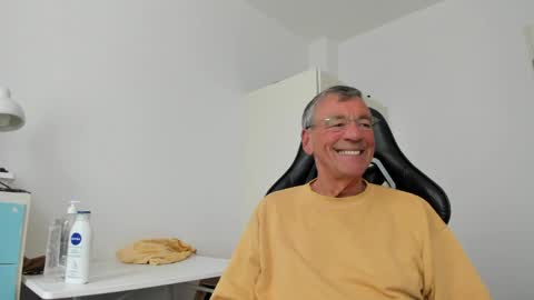 Snapshot of 200gentleman chatting on May 2026 12:35:01 PM Henk online show from May 2026 12:35:01 PM