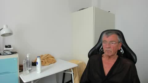 Snapshot of 200gentleman chatting on May 2026 11:06:02 AM Henk online show from May 2026 11:06:02 AM