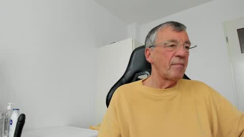 Snapshot of 200gentleman chatting on May 2026 12:33:02 PM Henk online show from May 2026 12:33:02 PM