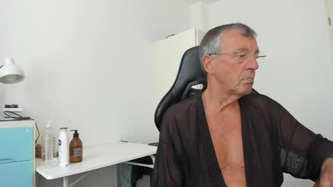 Snapshot of 200gentleman chatting on May 2026 10:33:02 AM Henk online show from May 2026 10:33:02 AM