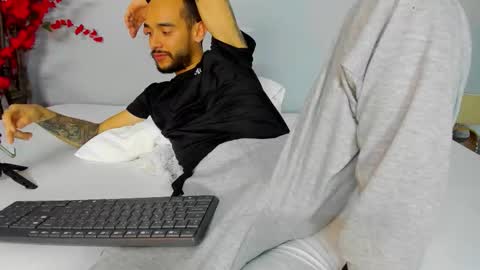 2_fire online show from November 2025 08:18:01 PM