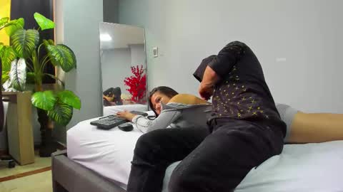 2_fire online show from November 2025 08:19:02 PM