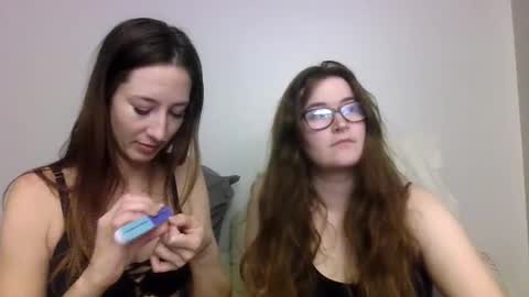 Snapshot of 2gorls1link chatting on January 2025 04:12:02 AM 2girls1link online show from January 2025 04:12:02 AM