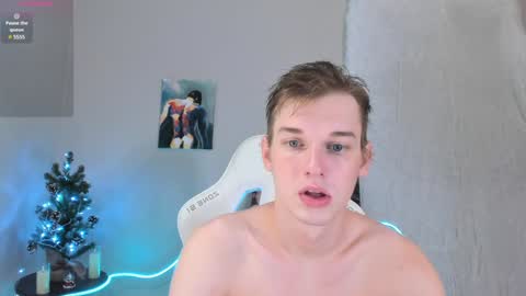 Snapshot of 4ever_dude chatting on January 2025 03:40:01 AM Andrew online show from January 2025 03:40:01 AM