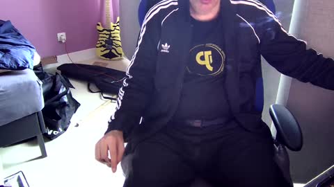 Larese Carlo online show from February 2025 01:01:01 PM