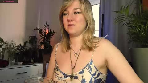 Snapshot of 5_in_one chatting on April 2026 05:10:01 AM Sunshine online show from April 2026 05:10:01 AM