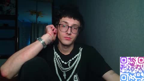 Snapshot of 8_goat chatting on November 2025 04:12:02 AM Phillip online show from November 2025 04:12:02 AM