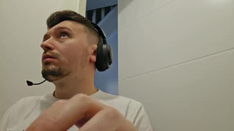 8inchdude93 online show from September 2025 12:16:02 PM