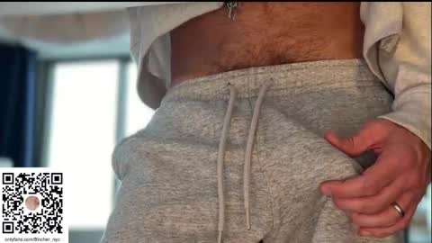 Snapshot of 8inchernyc chatting on February 2026 03:04:02 PM 8incher NYC online show from February 2026 03:04:02 PM