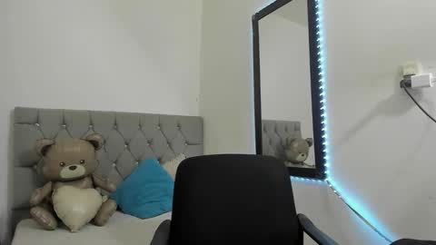 Snapshot of _1dereck chatting on February 2026 12:23:01 PM DERECK online show from February 2026 12:23:01 PM