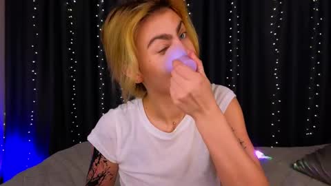 Willow online show from April 2026 09:13:01 PM