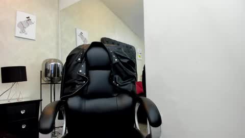 Snapshot of _alana_johnson chatting on May 2026 12:33:01 PM _alana_johnson online show from May 2026 12:33:01 PM