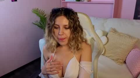 Snapshot of _amymoore chatting on June 2026 01:38:02 AM _amymoore online show from June 2026 01:38:02 AM