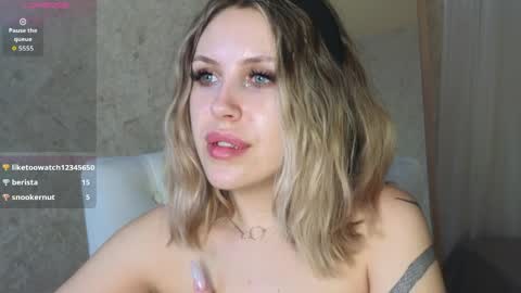 _amymoore_ online show from April 2026 06:19:01 AM