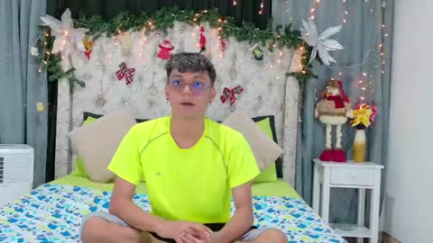 Snapshot of _andrew_williams chatting on December 2024 07:00:01 PM Andres online show from December 2024 07:00:01 PM