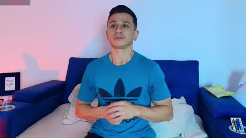 _andrewfalcon2 online show from October 2025 12:37:02 PM