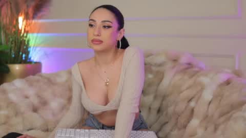 Snapshot of _anna_bloom chatting on April 2026 02:27:02 AM Anna online show from April 2026 02:27:02 AM