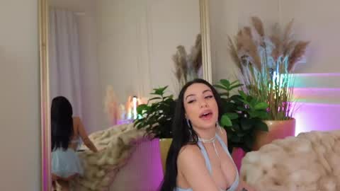 Snapshot of _anna_bloom chatting on May 2026 01:56:01 AM Anna online show from May 2026 01:56:01 AM