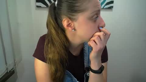 Snapshot of _annabelle_lee chatting on July 2026 06:22:01 AM Anna online show from July 2026 06:22:01 AM