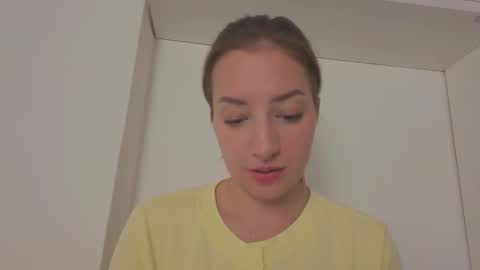 Anna online show from October 2025 09:45:01 PM