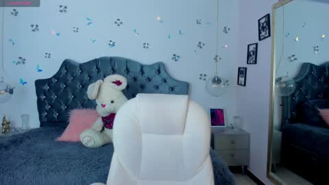 antonnela online show from January 2025 01:49:02 PM