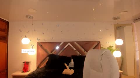 antonnela online show from September 2025 01:44:02 PM