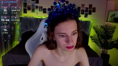_ash_leyy_ online show from October 2025 01:39:01 AM