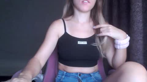 Ashlee Bond online show from October 2025 10:45:01 PM