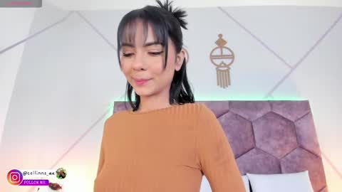 _aurora_collins_ online show from November 2025 12:49:01 PM