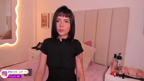 Snapshot of _aurora_collins_ chatting on June 2026 01:04:01 PM _aurora_collins_ online show from June 2026 01:04:01 PM