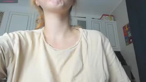 Olivia online show from October 2025 08:20:01 PM