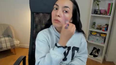 Bella Evans online show from June 2026 04:44:01 AM
