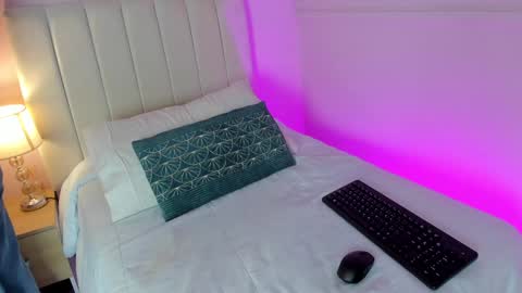 Snapshot of _bianca_18 chatting on January 2025 06:10:02 PM Hi guys i am Bianca online show from January 2025 06:10:02 PM