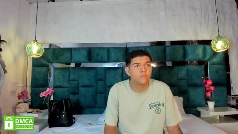 Snapshot of _bonnyandclyde chatting on January 2026 12:43:01 PM _bonnyandclyde online show from January 2026 12:43:01 PM