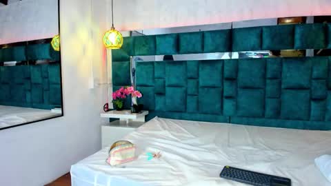 Snapshot of _bonnyandclyde chatting on February 2026 12:19:01 PM _bonnyandclyde online show from February 2026 12:19:01 PM